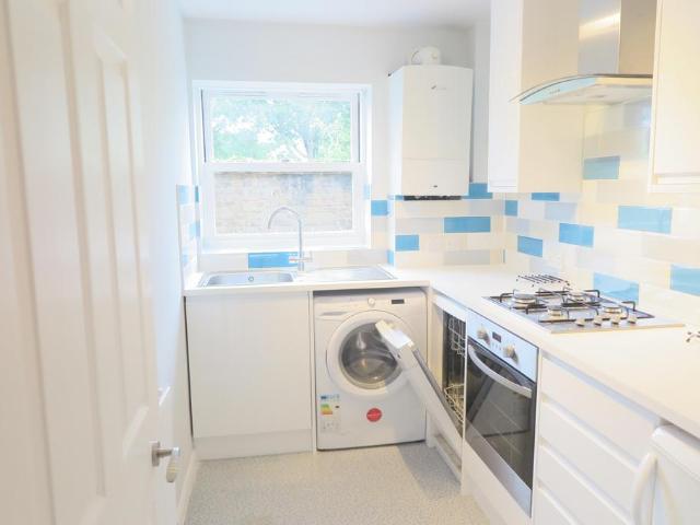 Flat for rent in North Sheen, Greater London