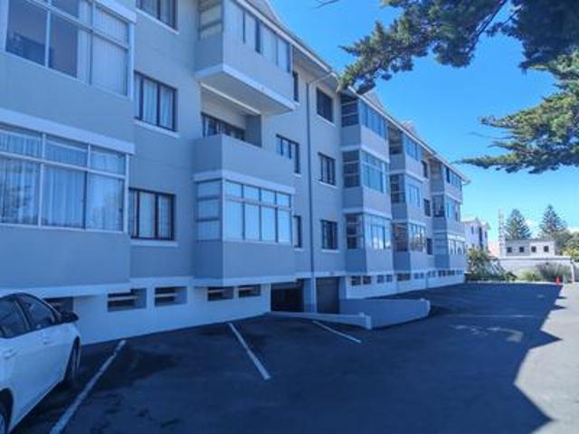 Apartment for sale in Baardskeerdersbos, Western Cape