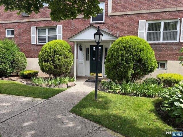 Condo for sale in Hackensack, New Jersey