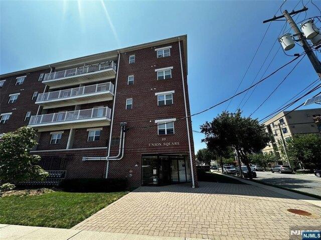 Condo for sale in Hackensack, New Jersey
