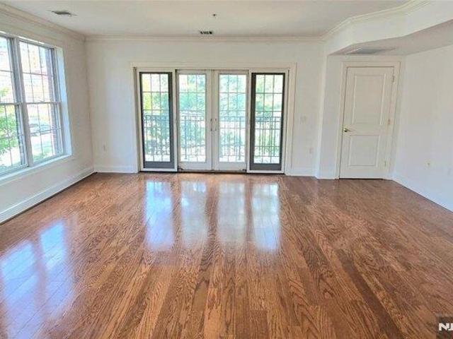 Condo for sale in Hackensack, New Jersey