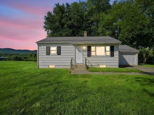 House for sale in Hadley, Massachusetts