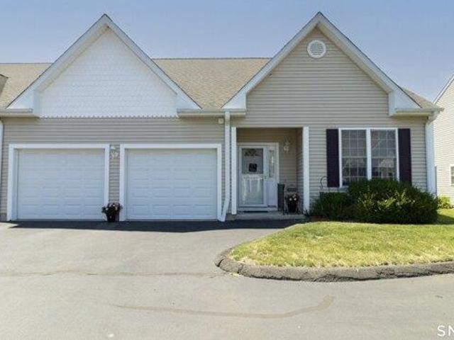 Condo for sale in Hamden, Connecticut