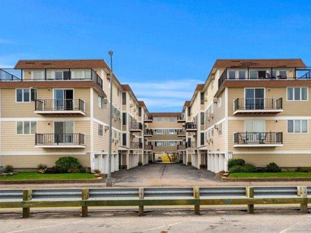 Condo for sale in Great Boar's Head, Hampton