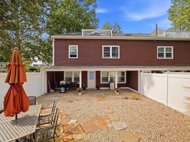 Condo for sale in Hatfield, Hampshire County