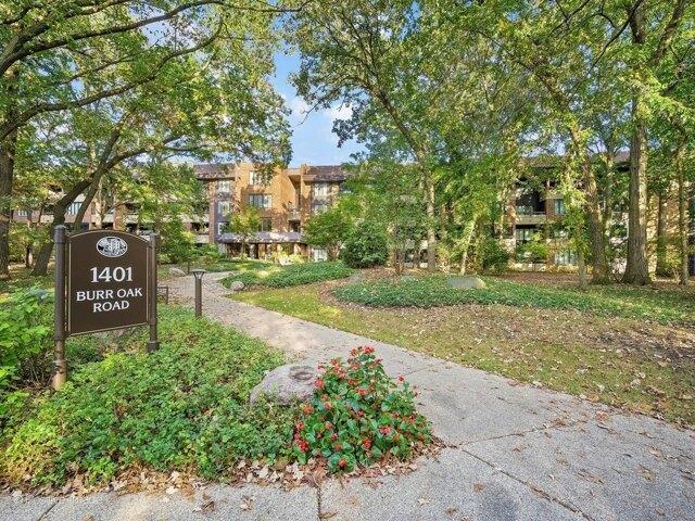 Condo for sale in Hinsdale, Illinois
