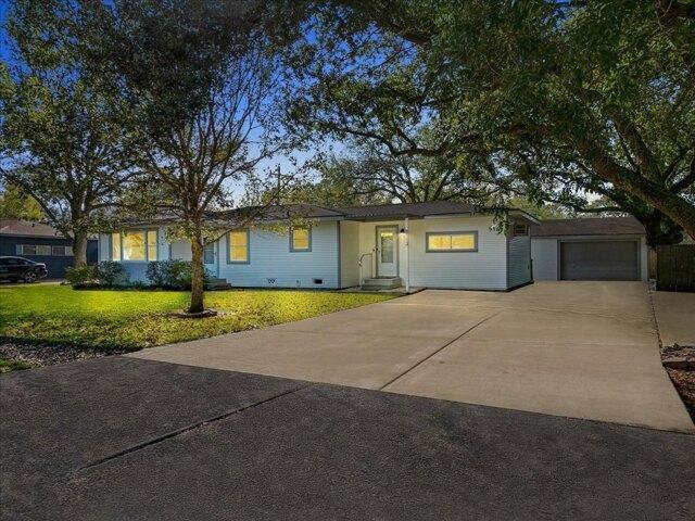 House for sale in Hitchcock, Texas