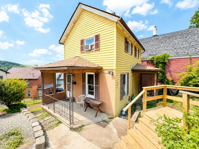 House for rent in Pitcairn, Pennsylvania