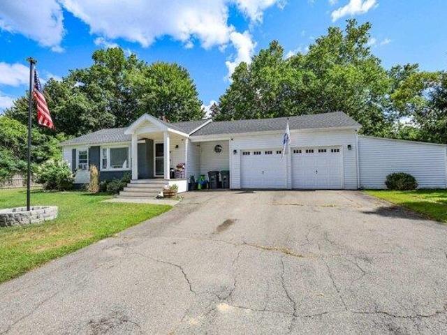 House for sale in Hooksett, Merrimack County