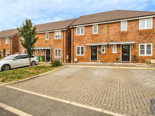 House for sale in Steeple Claydon, Buckinghamshire