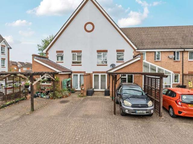 House for sale in Woodley