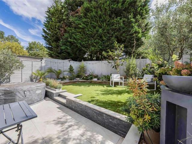 House for sale in Motspur Park, Greater London