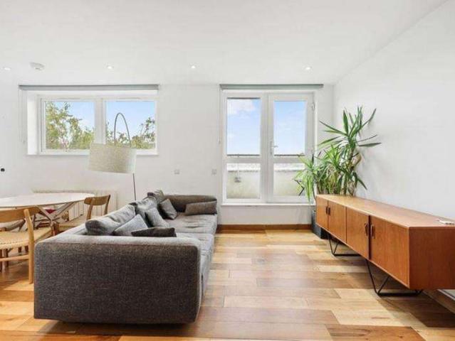 House for sale in Stoke Newington, Greater London