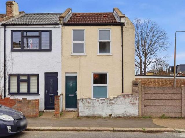 House for sale in Forest Gate, Greater London