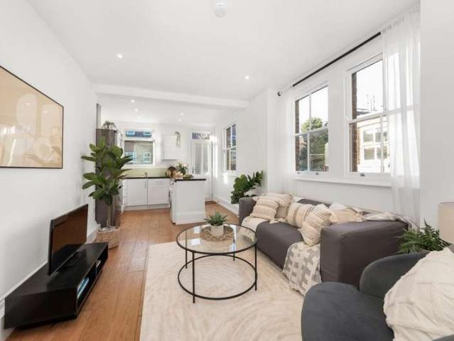 Apartment for sale in Bellenden, Greater London