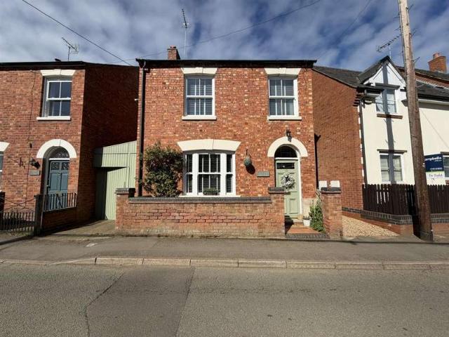House for sale in Weedon Bec