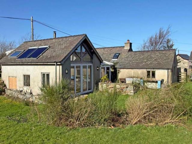 House for sale in Llaniestyn, Wales
