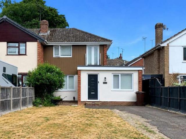 House for sale in Woodley