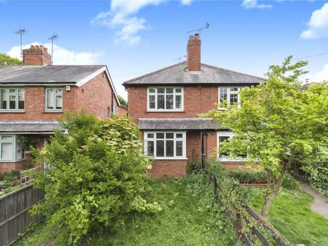 House for sale in Heol-las, Surrey