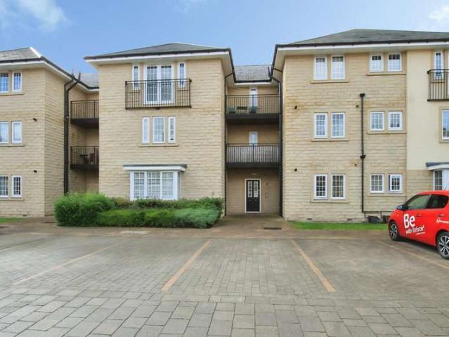 House for sale in Tranmere Park, West Yorkshire