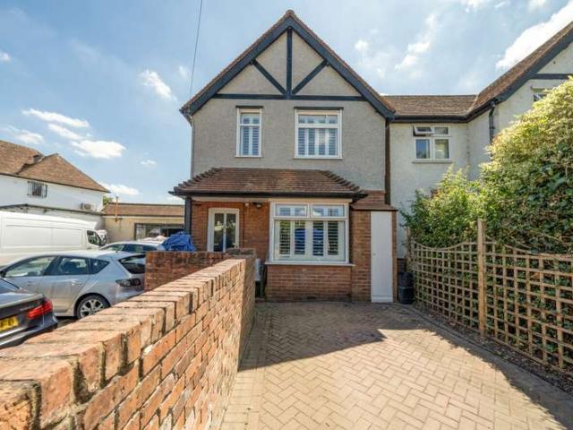 House for sale in Woodley