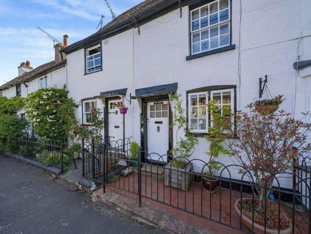 House for sale in The Butts, Kent