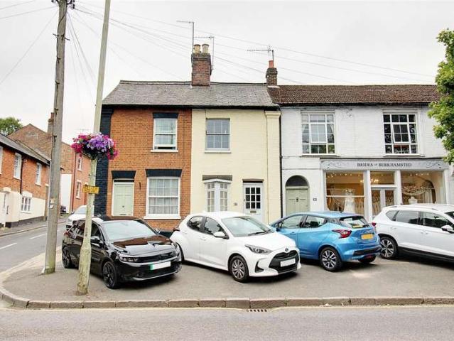 House for sale in Ashlyns Estate, Pouchen End