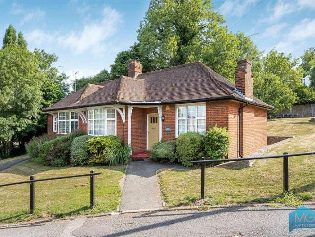 House for sale in Mill Hill, Greater London