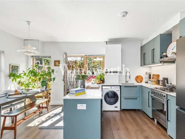 House for sale in Greater London