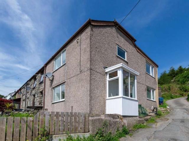 House for sale in Llanllyfni, Talysarn
