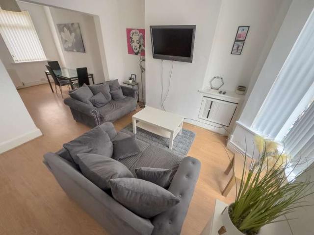 House for rent in Calderstones
