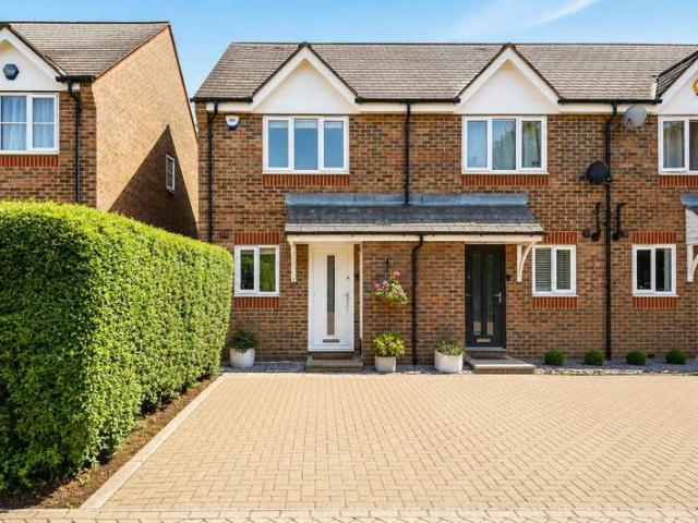 House for sale in Colney Hatch, Greater London