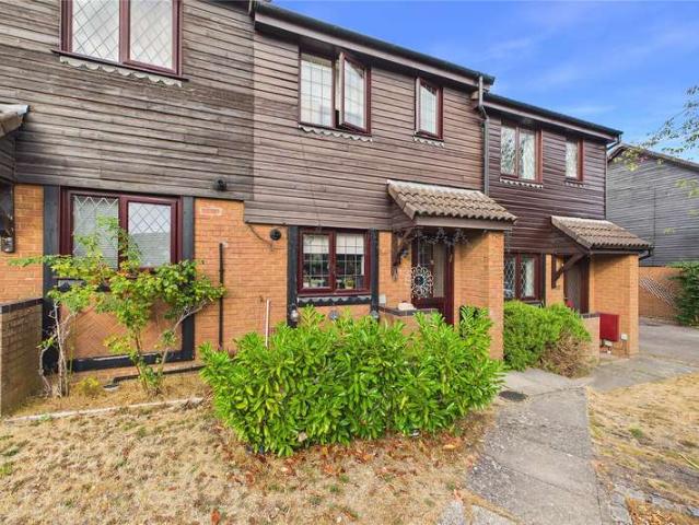 House for sale in Heol-las, Surrey
