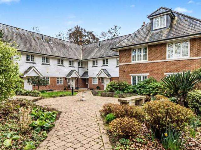 House for sale in Fole, Surrey