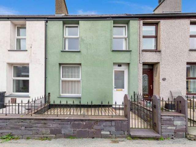 House for sale in Llanddeiniolen, Deiniolen