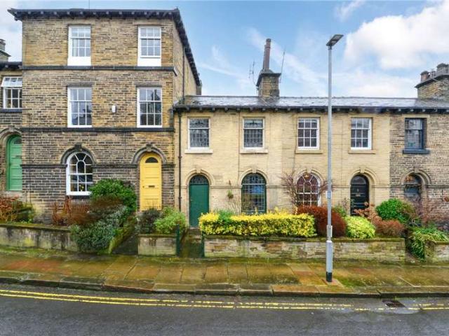 House for sale in Baildon, West Yorkshire