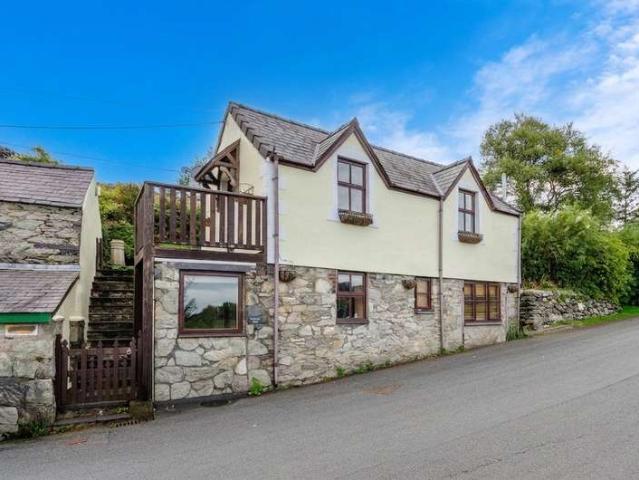 House for sale in Llanddeiniolen, Deiniolen