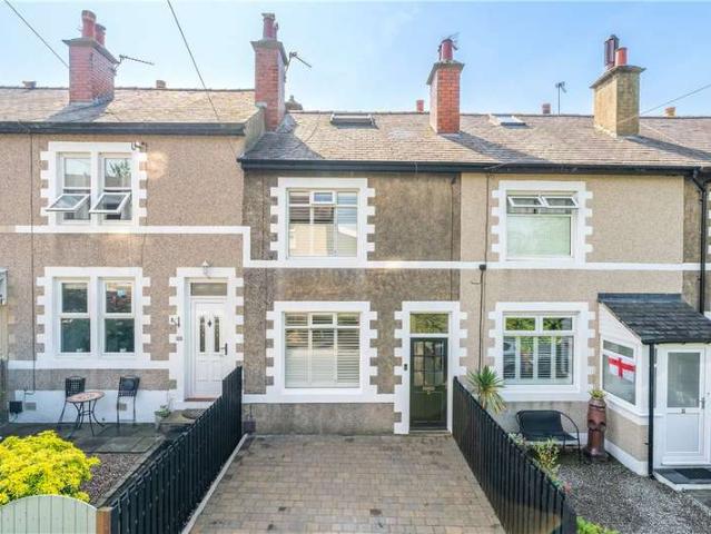 House for sale in Tranmere Park, Guiseley