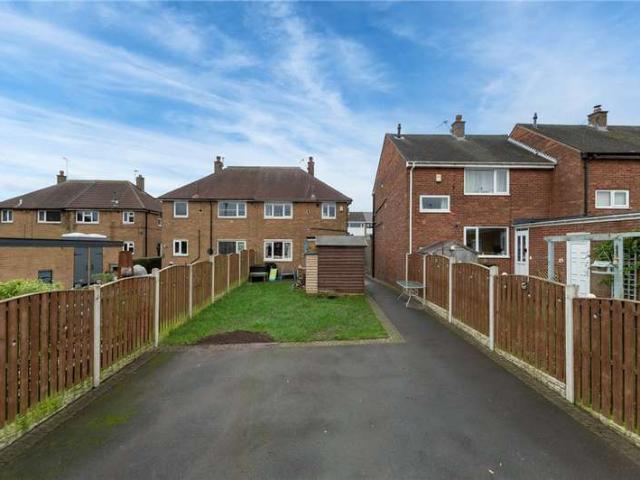 House for sale in Tingley, West Yorkshire