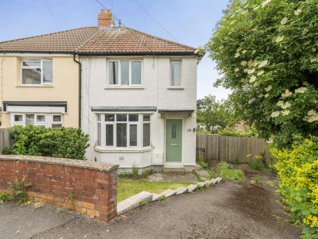 House for sale in Kingswood