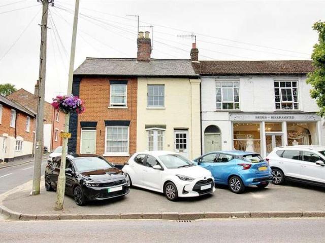 House for sale in Ashlyns Estate, Pouchen End
