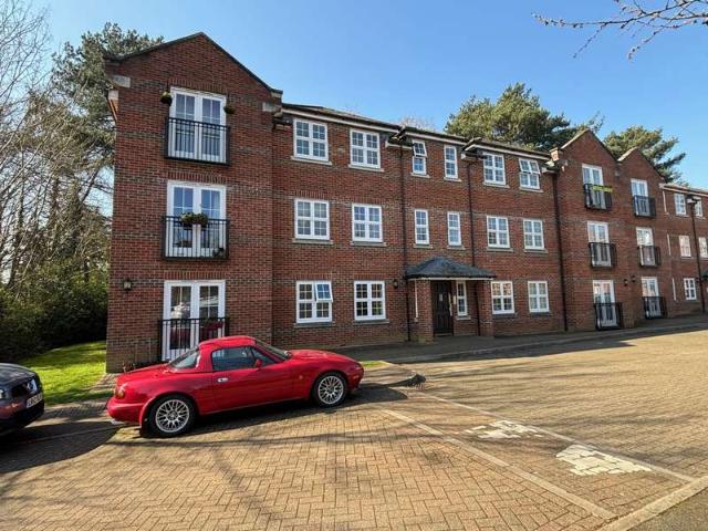 Flat for sale in Napsbury Park, Five Acres
