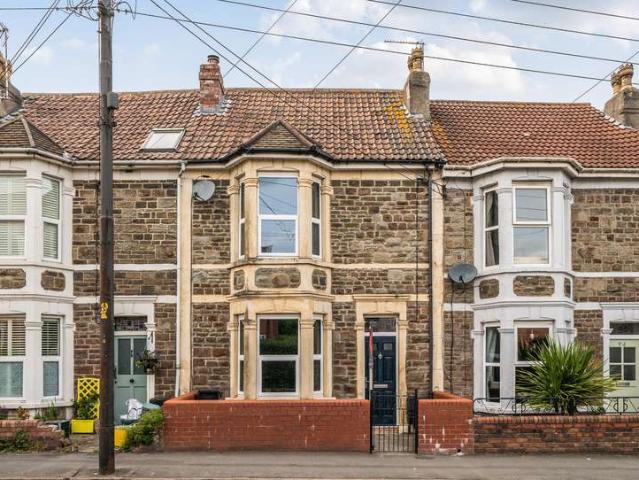 House for sale in Kingswood