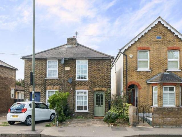 House for sale in Sunbury Common, Spelthorne