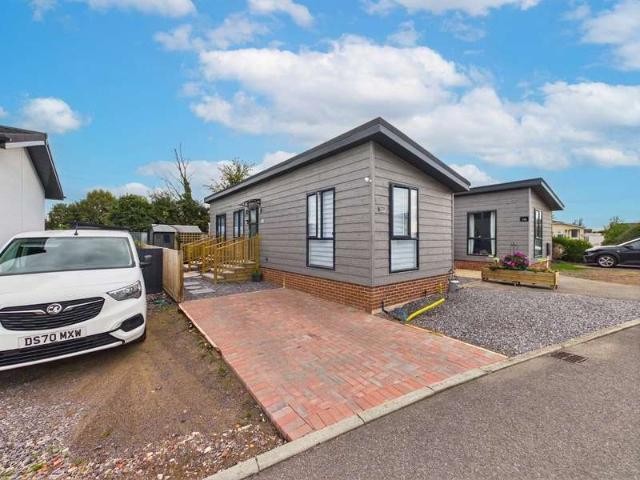 House for sale in Salthouse Farm, Severn Beach