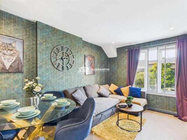 Maisonette for sale in Hendon, Greater London