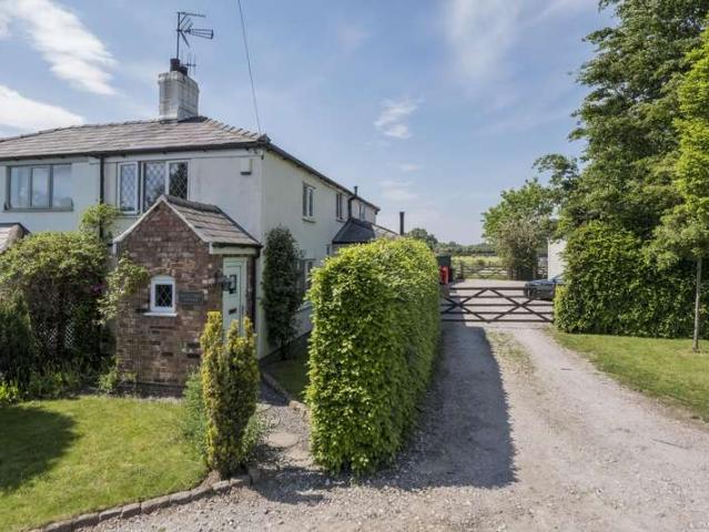 House for sale in Acton Bridge, Cheshire
