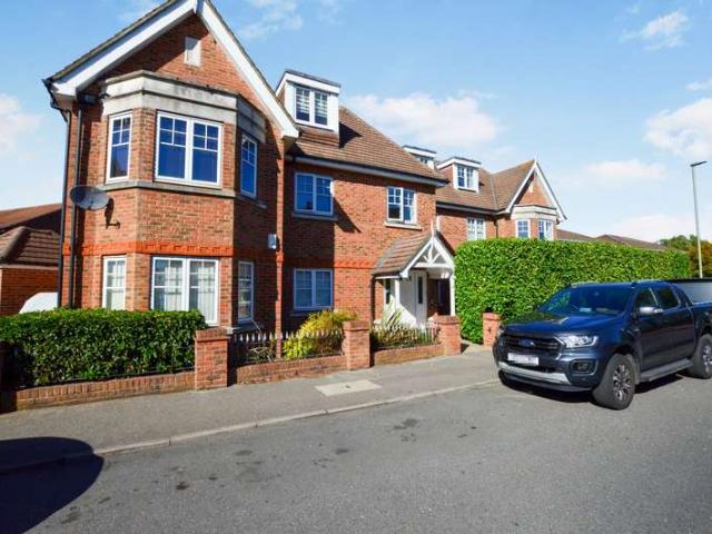 House for rent in Byfleet, Woking