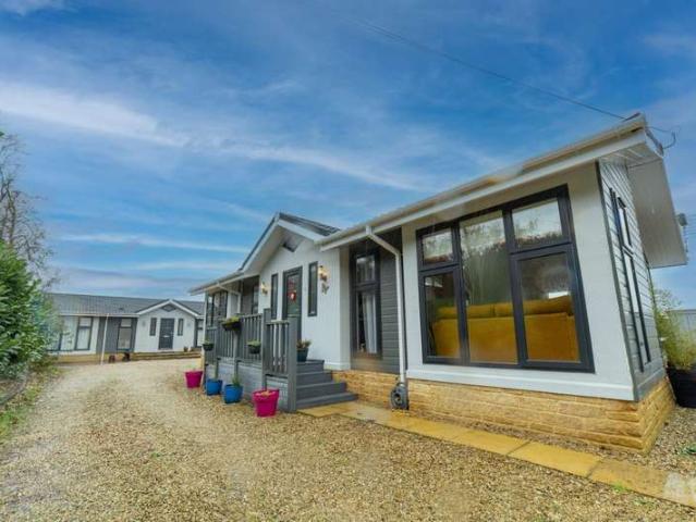 House for sale in Aston Cross, Pamington