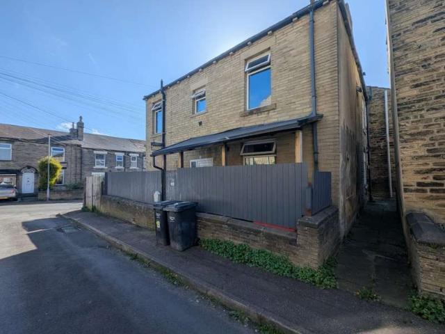 House for sale in Hove Edge, Brighouse